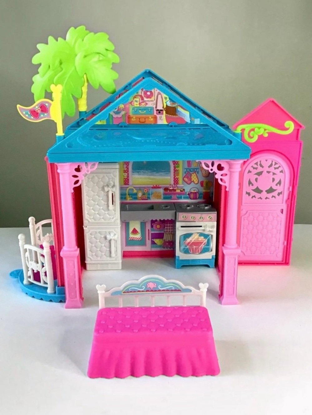 Barbie Chelsea Clubhouse Playset Two Story Dollhouse Elevator Day Bed 2013
